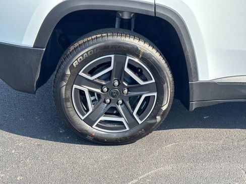 New 2026 Jeep Cherokee Laredo image 11