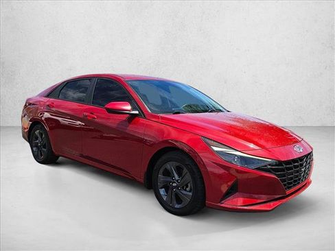 Used 2022 Hyundai Elantra SEL FWD image 3