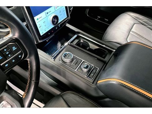 Used 2024 Ford Expedition Platinum AWD/4WD image 19