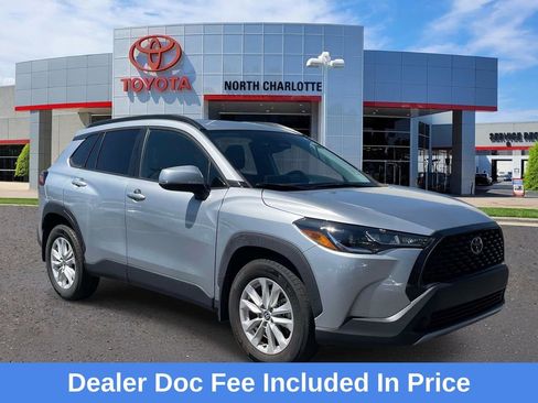 Used 2023 Toyota Corolla Cross LE FWD image 1