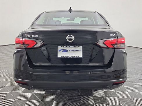 Used 2021 Nissan Versa SV image 4