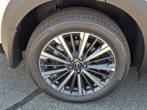 New 2026 Nissan Pathfinder Platinum AWD/4WD image 6