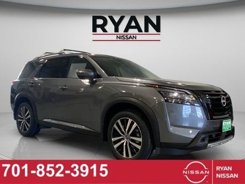 New 2025 Nissan Pathfinder Platinum image 14
