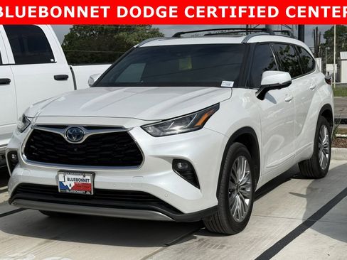 Used 2023 Toyota Highlander Platinum FWD image 11
