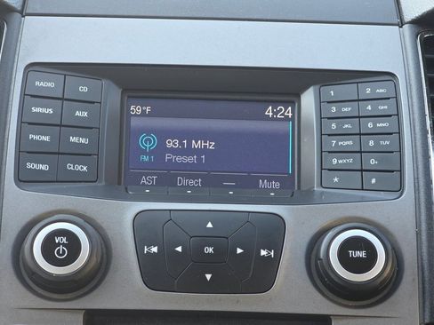 Used 2016 Ford Taurus SE image 14