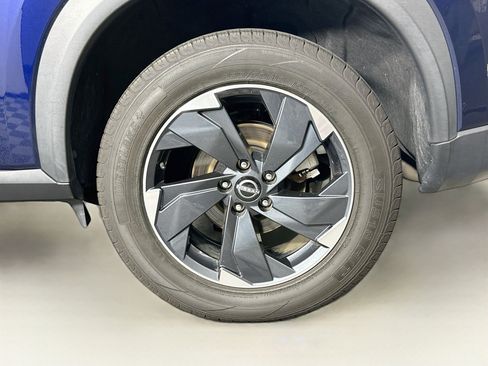 Used 2024 Nissan Rogue SV AWD/4WD image 11