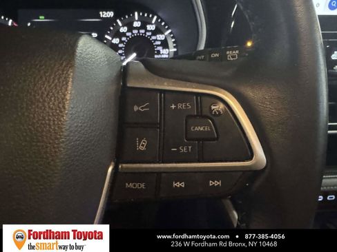 Used 2025 Toyota Highlander XLE image 22