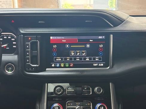 Used 2021 GMC Yukon Denali w/ Denali Ultimate Package AWD/4WD image 17