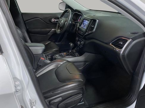 Used 2021 Jeep Cherokee Latitude Plus AWD/4WD image 30