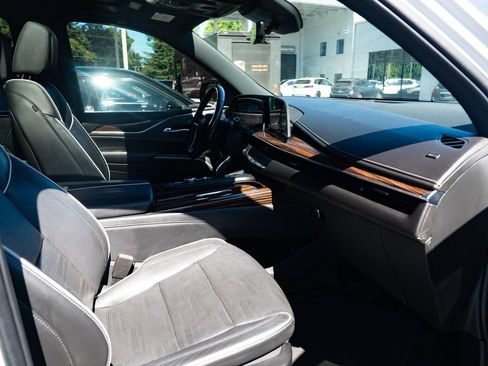 Used 2021 Cadillac Escalade ESV Premium Luxury w/ Performance Package AWD/4WD image 24
