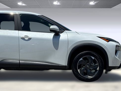 Used 2025 Nissan Rogue SV AWD/4WD image 34