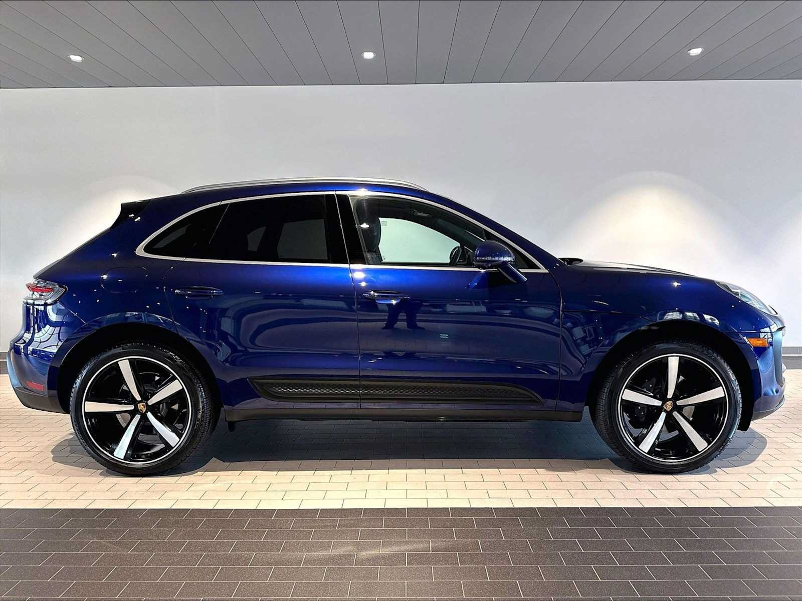 Used 2026 Porsche Macan AWD/4WD image 11