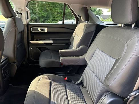 Used 2023 Ford Explorer XLT AWD/4WD image 19