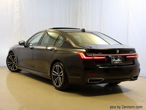 Used 2021 BMW 740i xDrive w/ M Sport Package AWD/4WD image 9