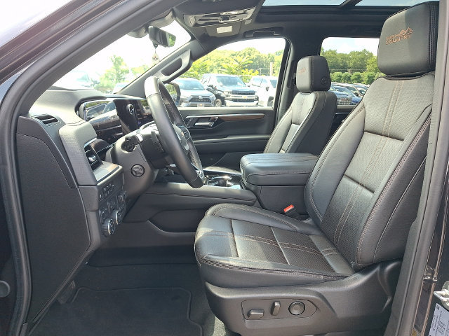 Used 2025 Chevrolet Tahoe High Country AWD/4WD image 2