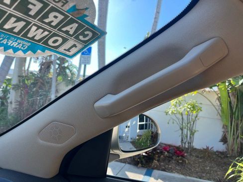 Used 2011 Buick Enclave CXL image 68