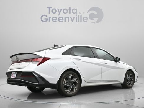 Used 2025 Hyundai Elantra Sport FWD image 14