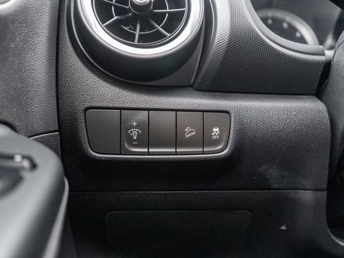 Used 2022 Hyundai Kona SE image 21