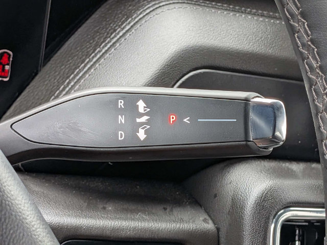 Used 2025 GMC Yukon XL Denali AWD/4WD image 32