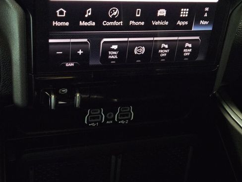 Used 2025 RAM 2500 Laramie AWD/4WD image 19