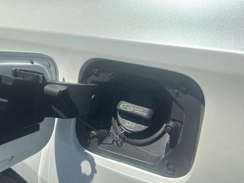 Used 2013 Toyota Avalon Limited FWD image 33