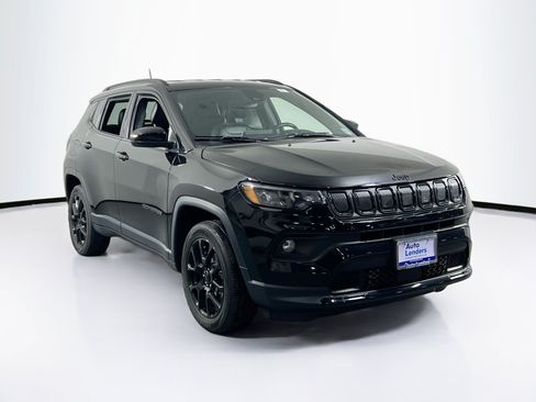 Used 2022 Jeep Compass Latitude w/ Convenience Group AWD/4WD image 3