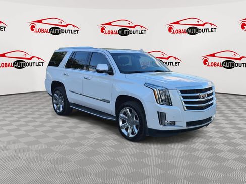 Used 2017 Cadillac Escalade Luxury AWD/4WD image 2
