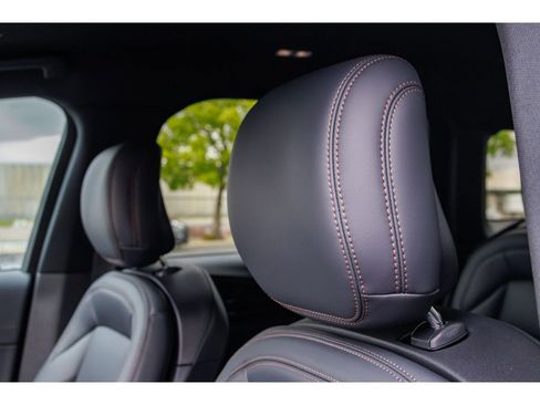 Used 2025 Lincoln Nautilus Premier w/ Jet Appearance Package AWD/4WD image 17