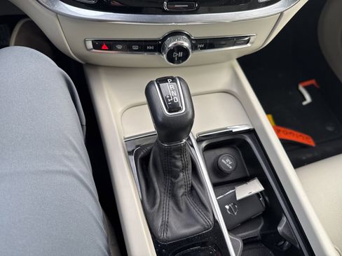 Used 2020 Volvo S60 T5 Momentum image 20