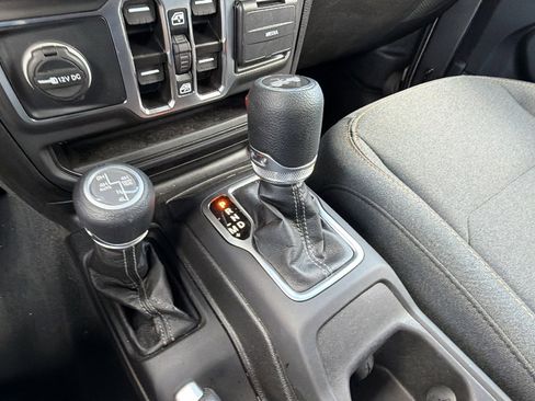 Used 2025 Jeep Wrangler Unlimited Sahara w/ Safety Group AWD/4WD image 31