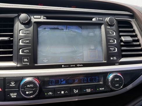Used 2019 Toyota Highlander Limited Platinum AWD/4WD image 22