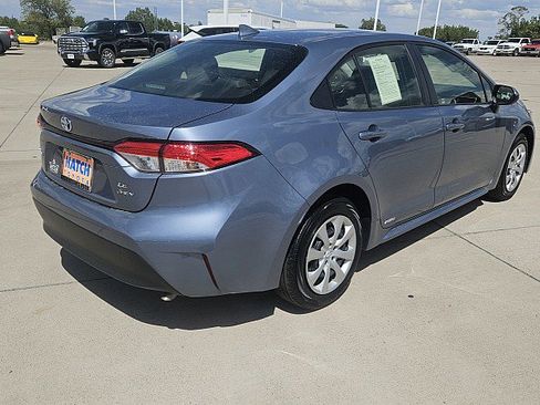 Used 2025 Toyota Corolla LE AWD/4WD image 5