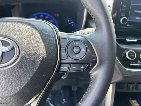 Certified 2022 Toyota Corolla Cross XLE FWD image 20