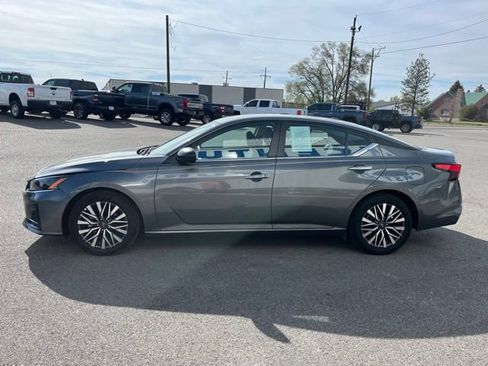 Used 2025 Nissan Altima 2.5 SV FWD image 7