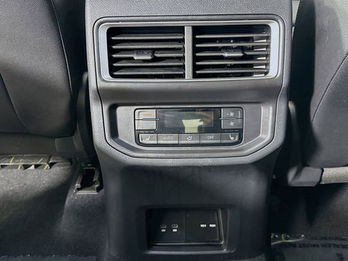 Used 2025 Volkswagen Atlas SEL image 24