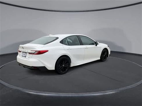Used 2025 Toyota Camry SE image 8