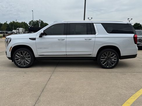 Used 2026 GMC Yukon XL Denali Ultimate AWD/4WD image 15