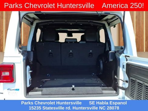 Used 2023 Jeep Wrangler Unlimited Sahara AWD/4WD image 31