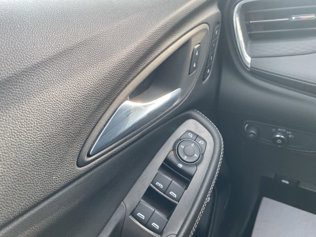 Used 2025 Buick Encore GX Avenir w/ Avenir Technology Package AWD/4WD image 18