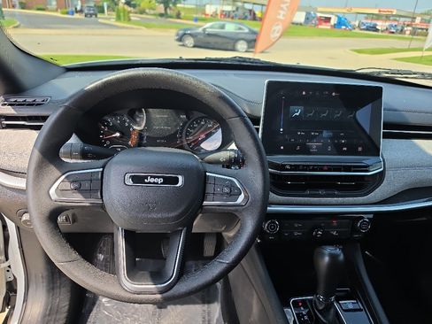 Used 2024 Jeep Compass Latitude AWD/4WD image 9