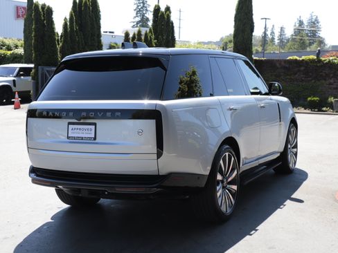 Certified 2025 Land Rover Range Rover SV AWD/4WD image 10