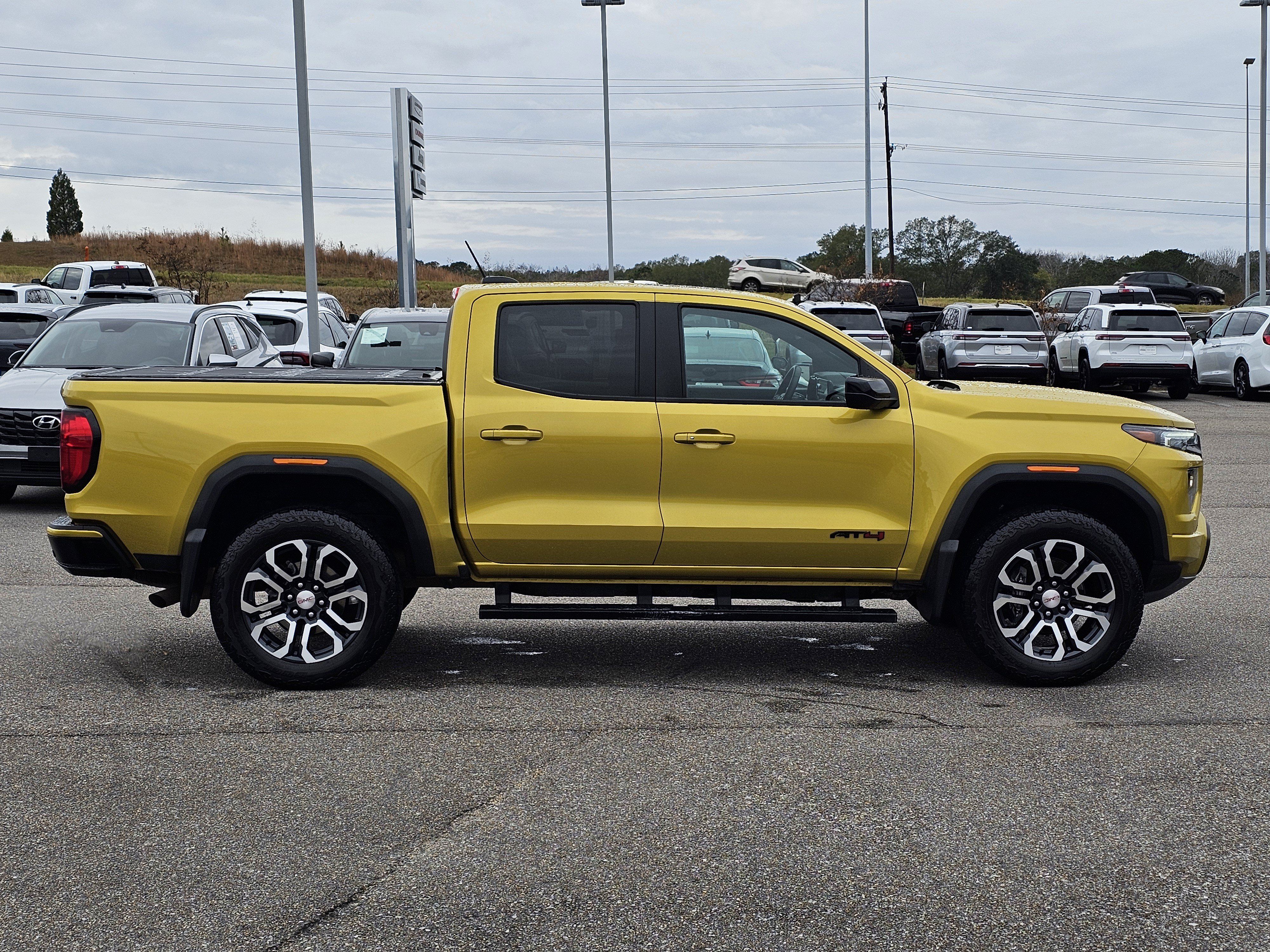 Used 2023 GMC Canyon AT4 w/ AT4 Premium Package AWD/4WD image 7