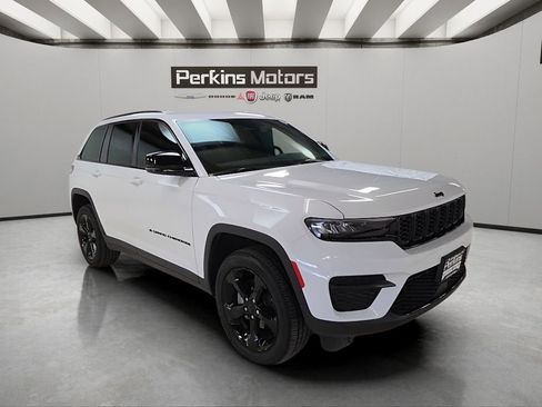 Used 2023 Jeep Grand Cherokee Altitude image 7