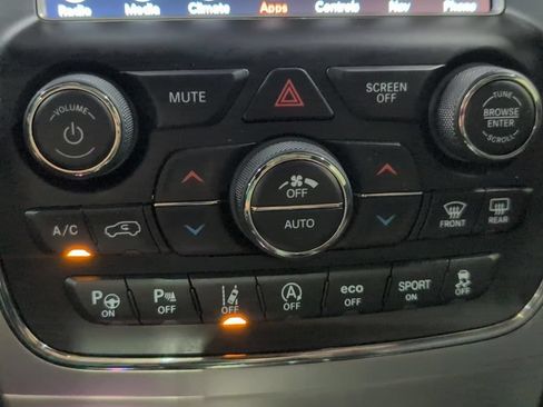 Used 2018 Jeep Grand Cherokee Overland AWD/4WD image 14