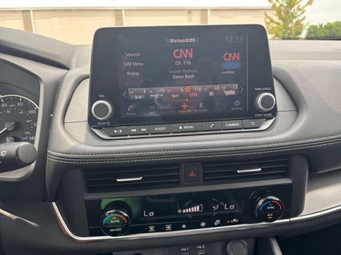 Used 2025 Nissan Rogue SV AWD/4WD image 17