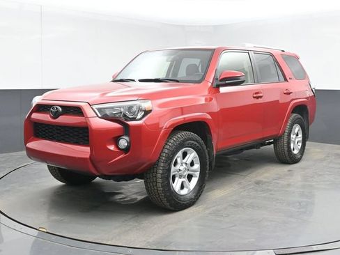 Used 2018 Toyota 4Runner SR5 AWD/4WD image 5