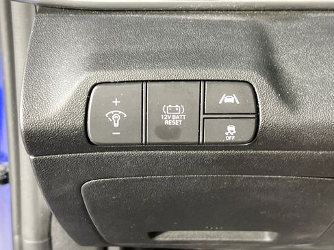 Used 2021 Hyundai Elantra Limited FWD image 10