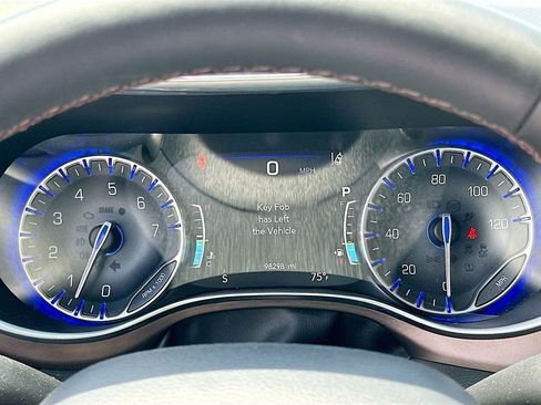 Used 2017 Chrysler Pacifica Touring-L Plus w/ Advanced Safetytec Group FWD image 12