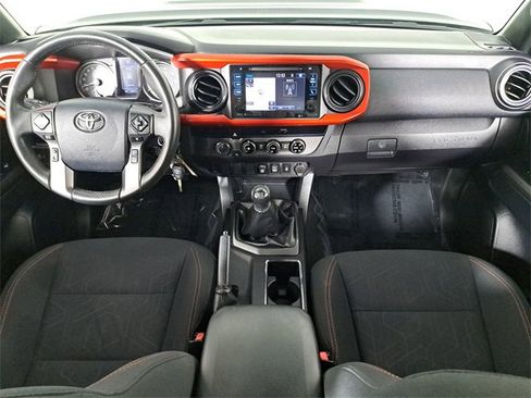 Used 2018 Toyota Tacoma TRD Off-Road image 16