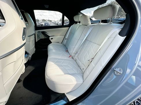 New 2026 BMW 750e xDrive w/ Executive Package image 19